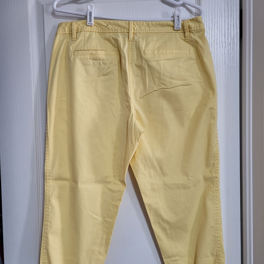 Yellow Capris - Picture 3 of 4